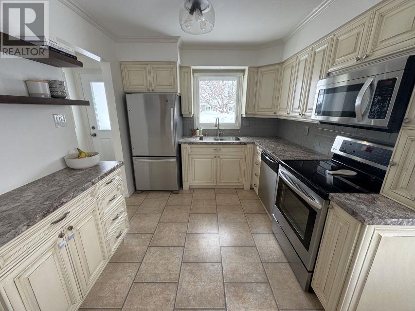 43 Bennett DR, Elliot Lake, Ontario, P5A2T3 — Photo 17