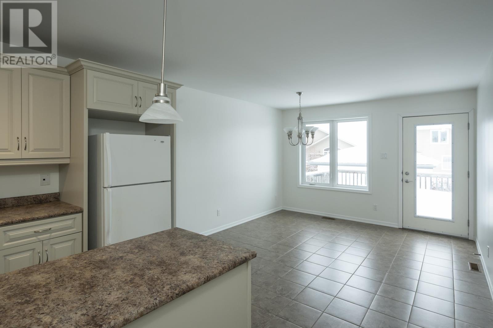 313 South Creek ST, Thunder Bay, Ontario, P7B7C2 — Photo 13