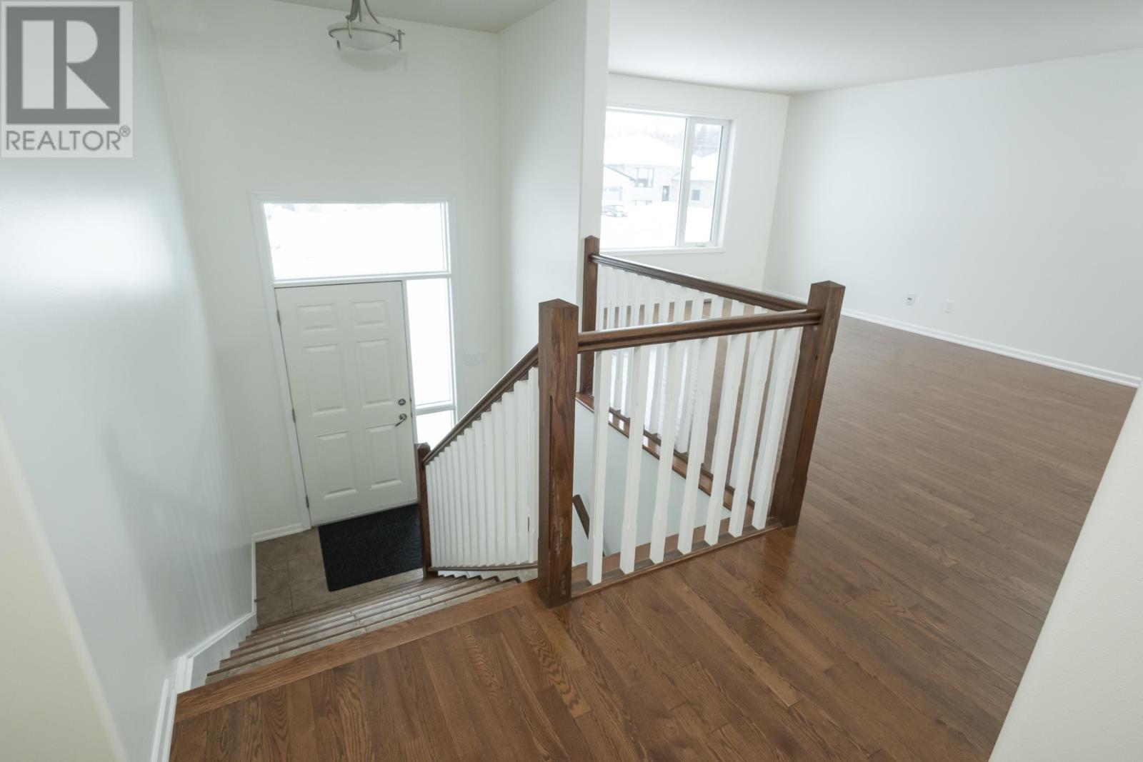 313 South Creek ST, Thunder Bay, Ontario, P7B7C2 — Photo 2