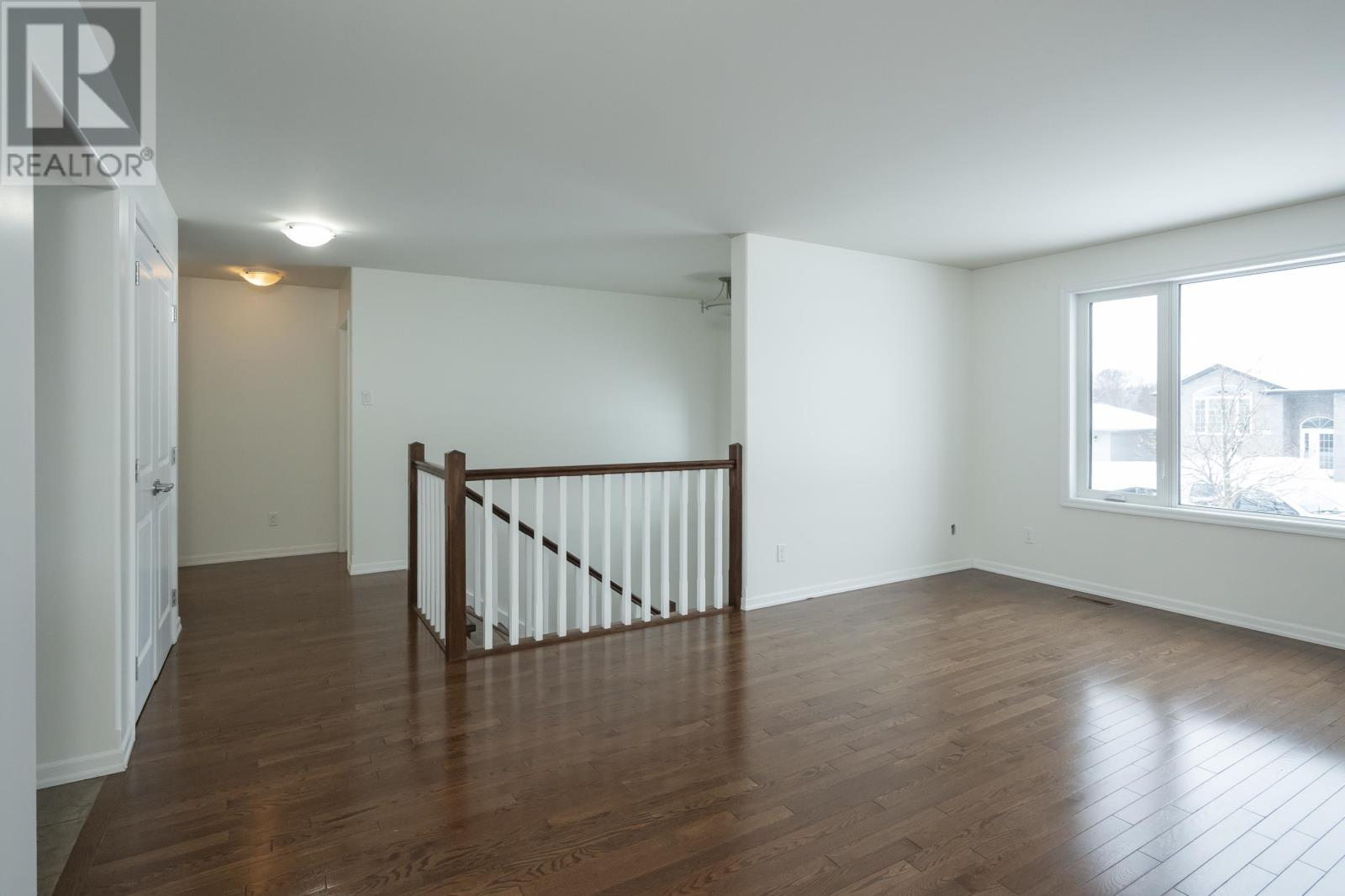 313 South Creek ST, Thunder Bay, Ontario, P7B7C2 — Photo 3