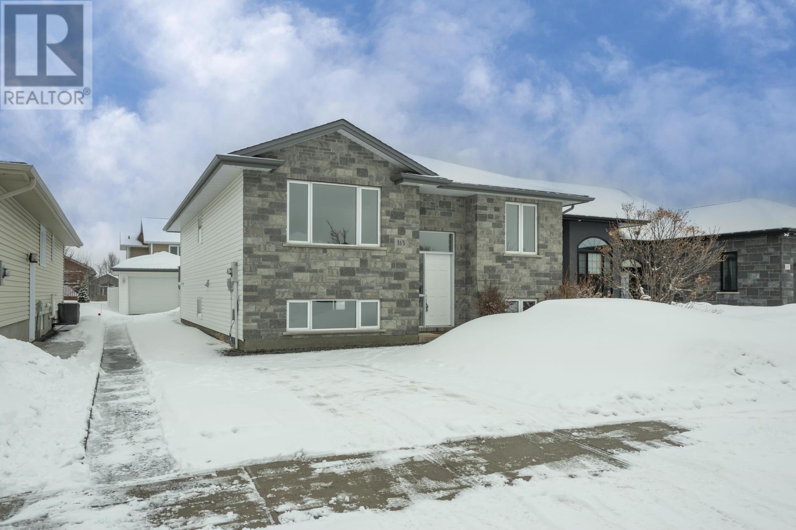 313 South Creek ST, Thunder Bay, Ontario, P7B7C2 — Photo 50