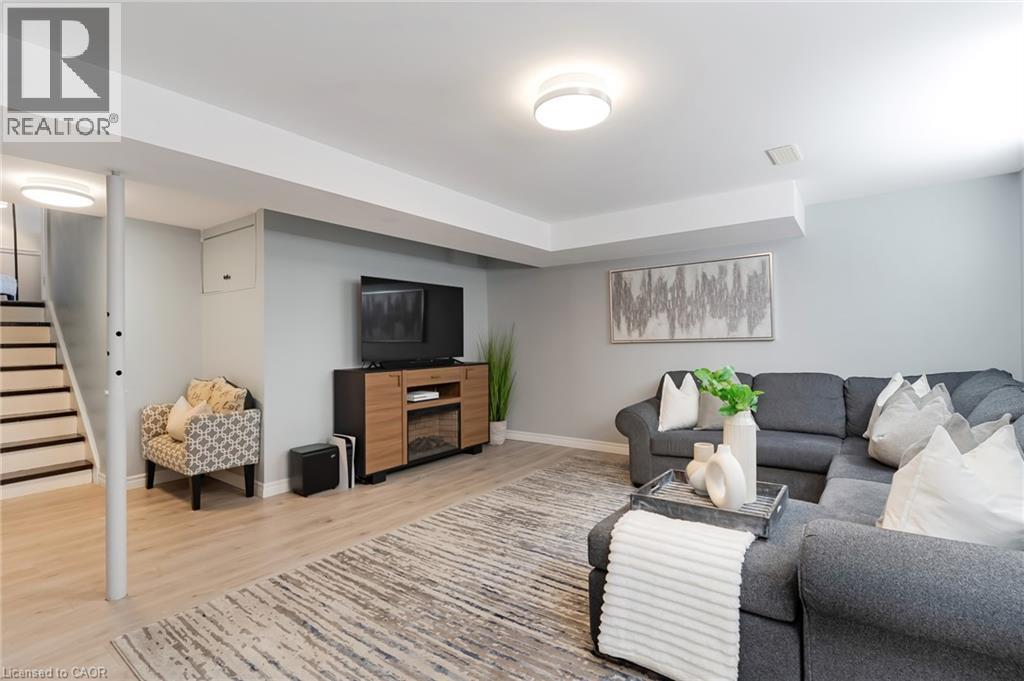 86 MCGARRY Drive, Kitchener, Ontario, N2N1A4 — Photo 2