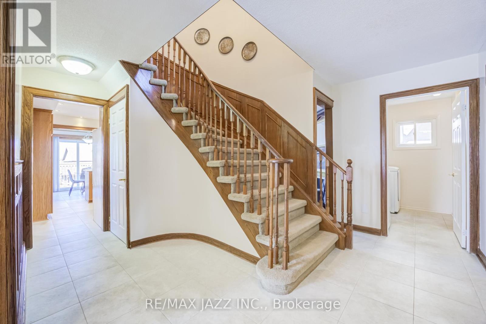 2 COOMER CRESCENT, Ajax (Central), Ontario, L1T3B6 — Photo 2