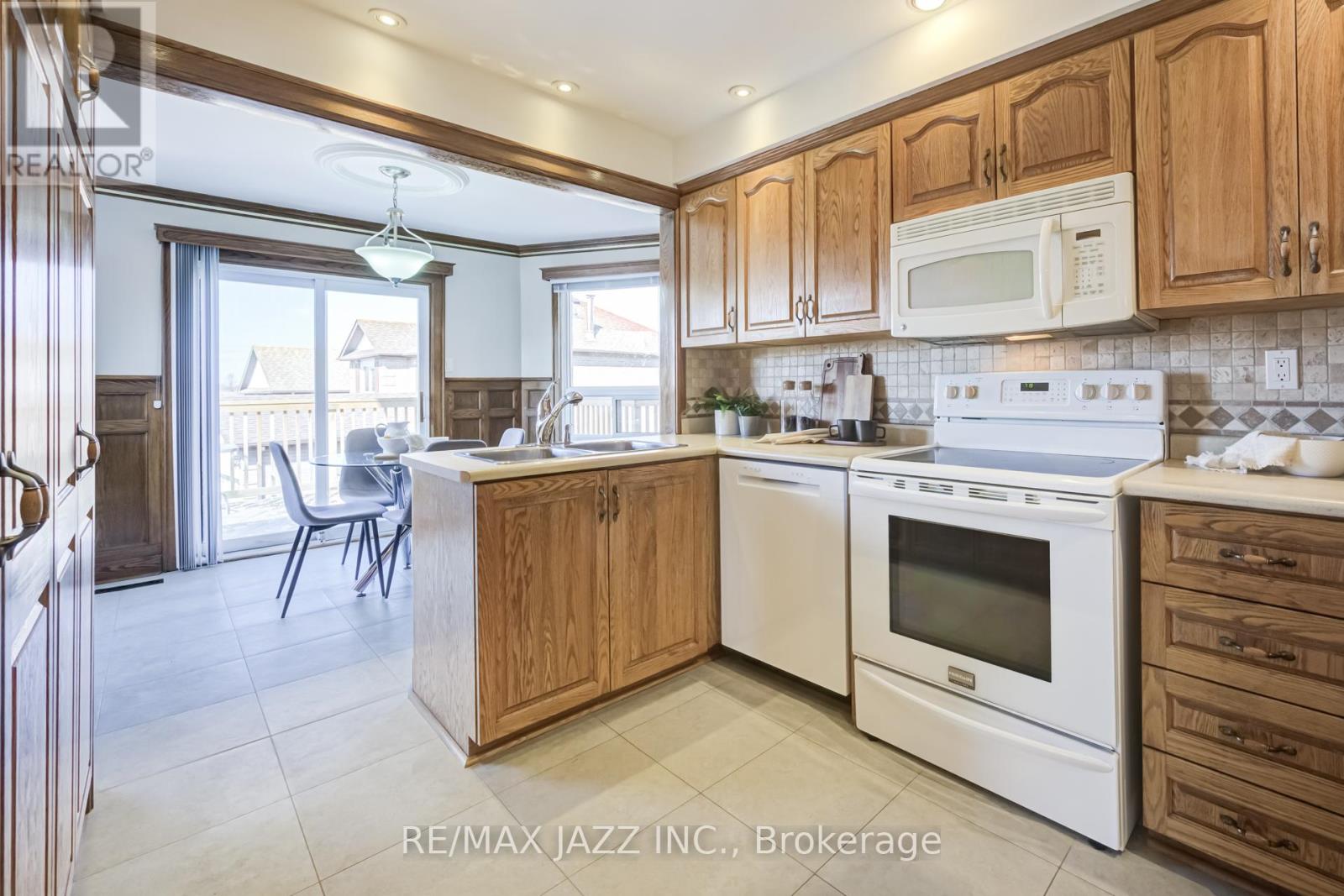 2 COOMER CRESCENT, Ajax (Central), Ontario, L1T3B6 — Photo 9