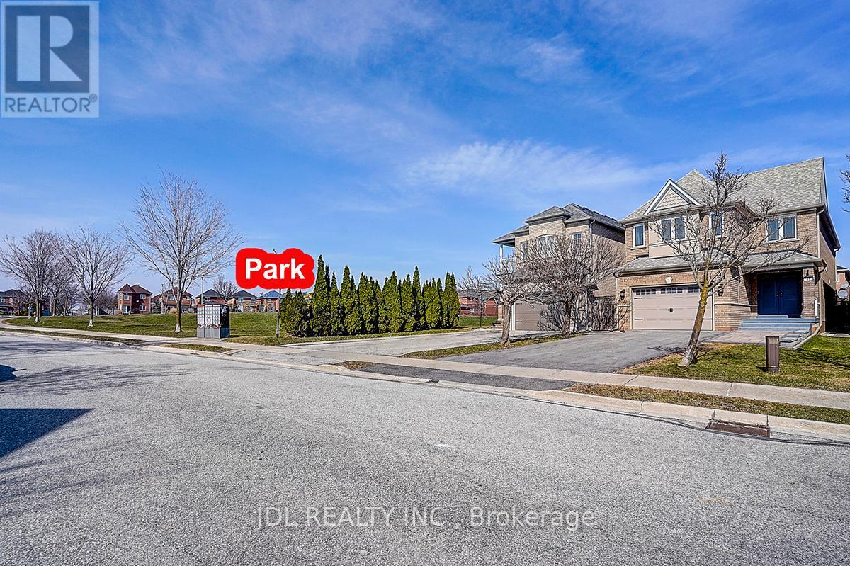 41 EMMITT ROAD W, Vaughan (Maple), Ontario, L6A3V8 — Photo 2