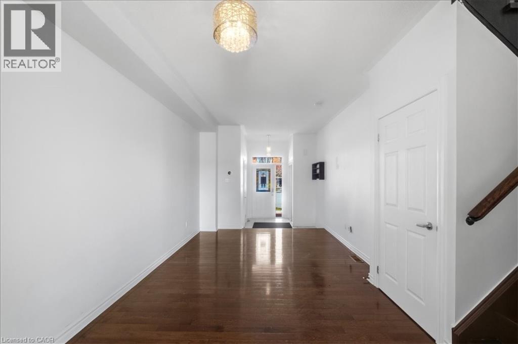 355 HOBBS Crescent, Milton, Ontario, L9T0J3 — Photo 2