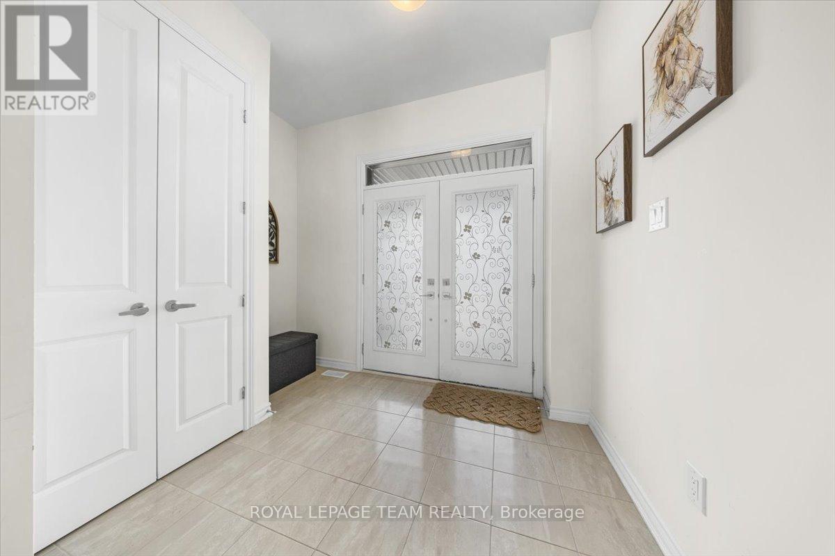 290 TURNBUCKLE CRESCENT, Ottawa, Ontario, K2J7B7 — Photo 3