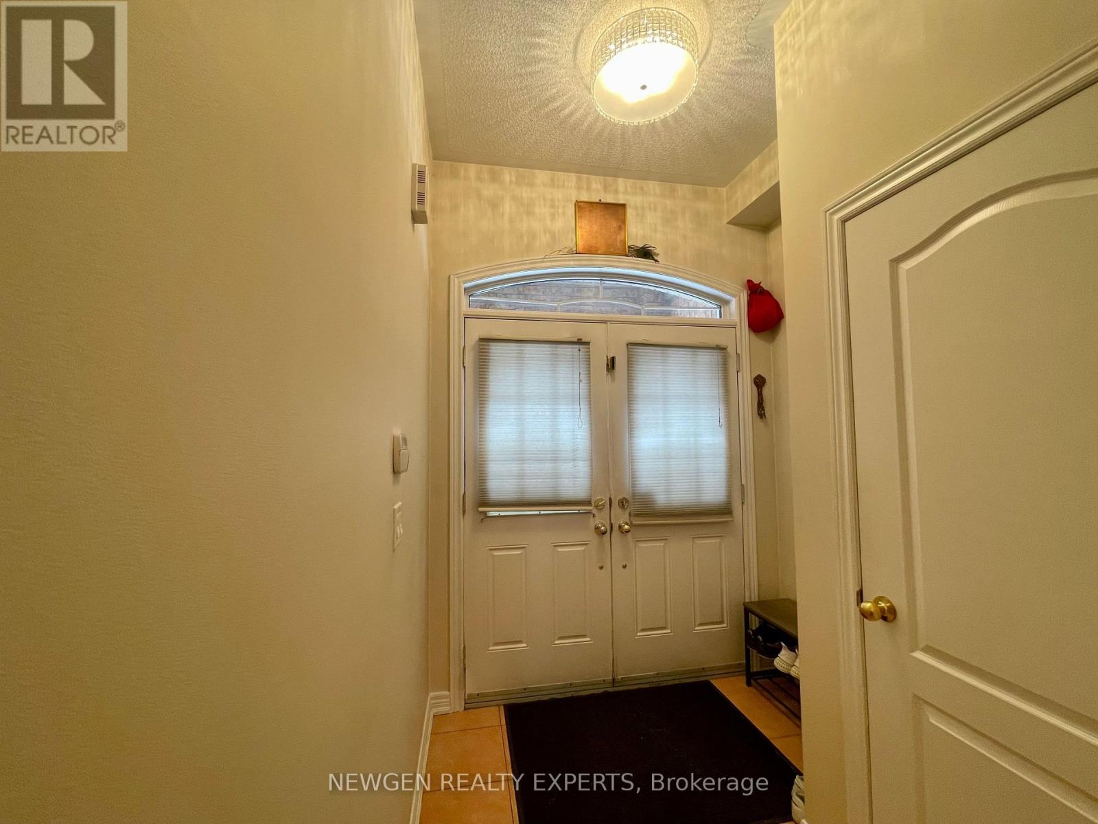 #UPPER - 42 CRYSTALVIEW CRESCENT, Brampton (Bram East), Ontario, L6P2R7 — Photo 2