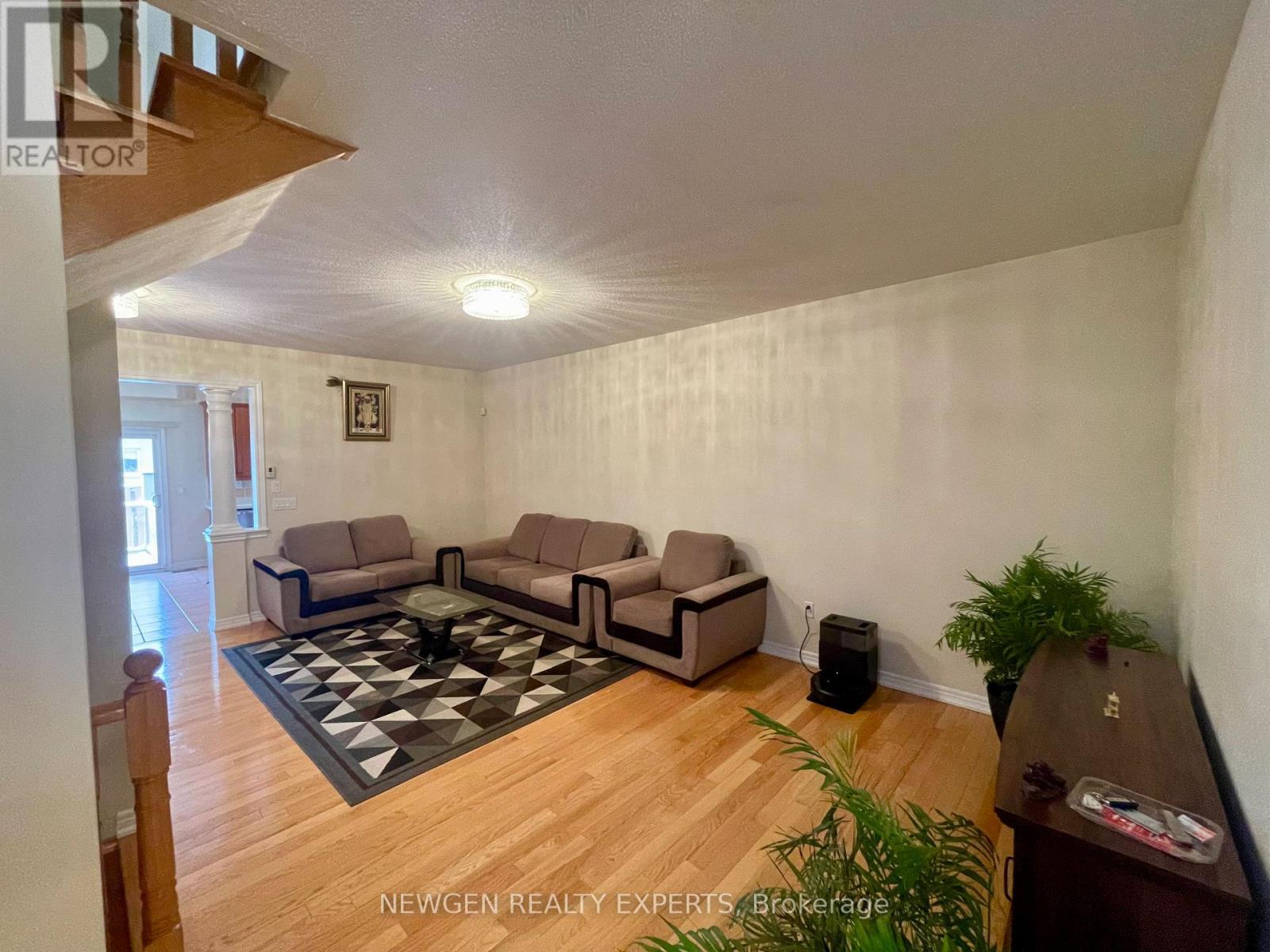 #UPPER - 42 CRYSTALVIEW CRESCENT, Brampton (Bram East), Ontario, L6P2R7 — Photo 5