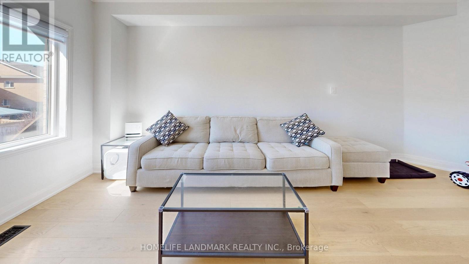 32 ARCO CIRCLE, Vaughan (Maple), Ontario, L6A3Z7 — Photo 5