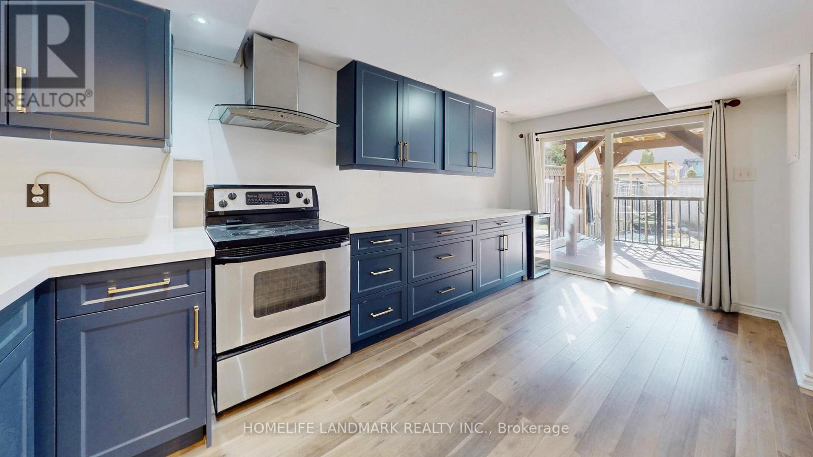 32 ARCO CIRCLE, Vaughan (Maple), Ontario, L6A3Z7 — Photo 6