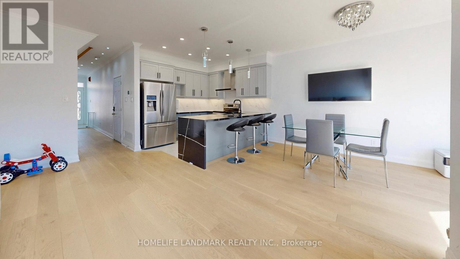 32 ARCO CIRCLE, Vaughan (Maple), Ontario, L6A3Z7 — Photo 8