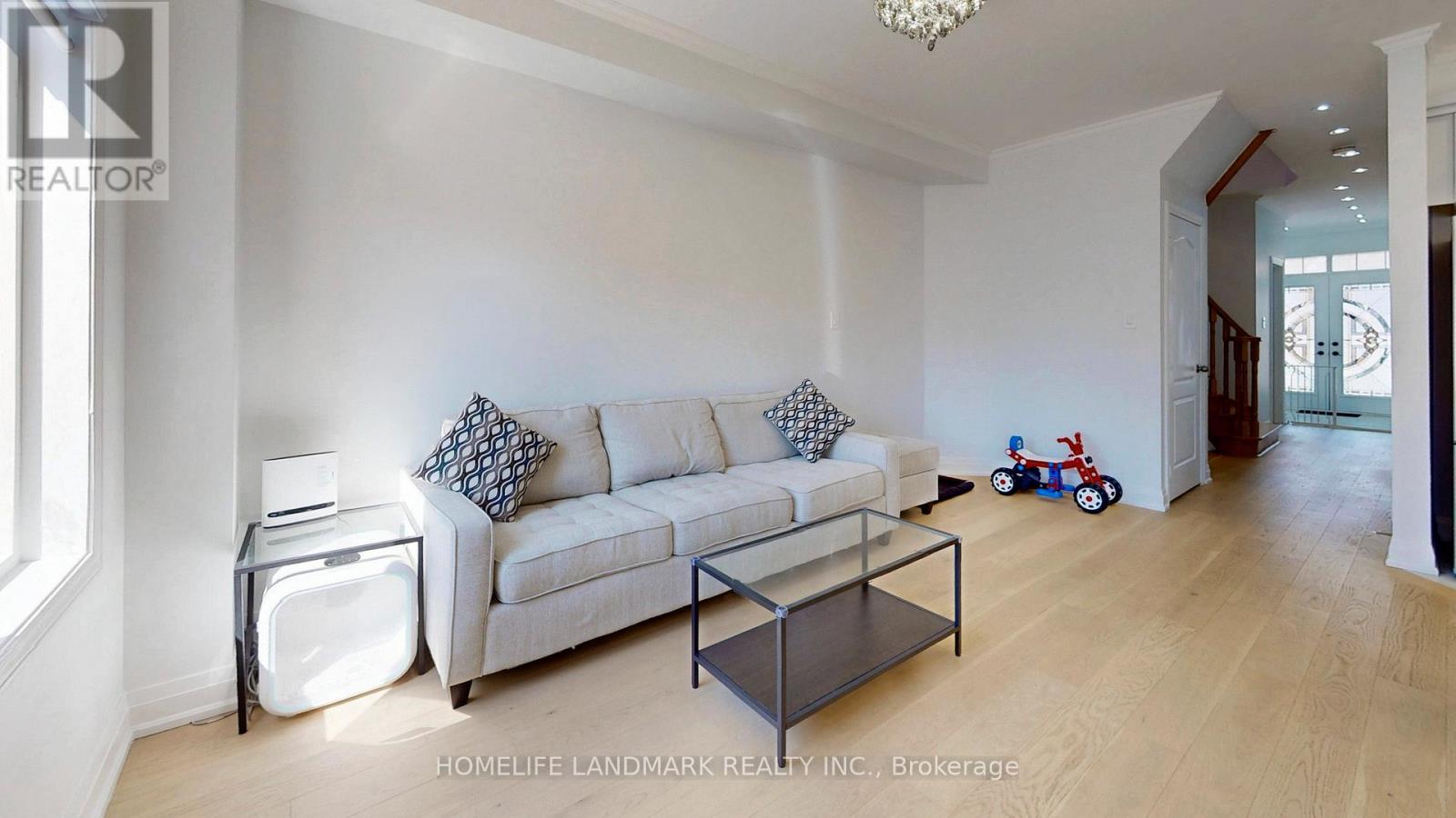 32 ARCO CIRCLE, Vaughan (Maple), Ontario, L6A3Z7 — Photo 9