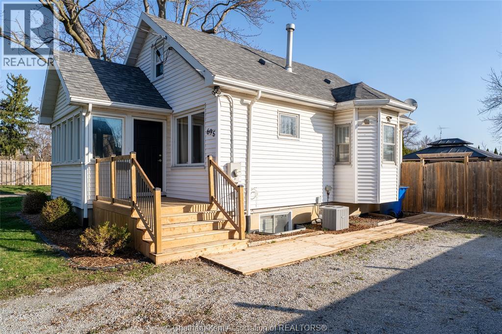 695 BLOOMFIELD ROAD, Chatham, Ontario, N7M5J5 — Photo 3