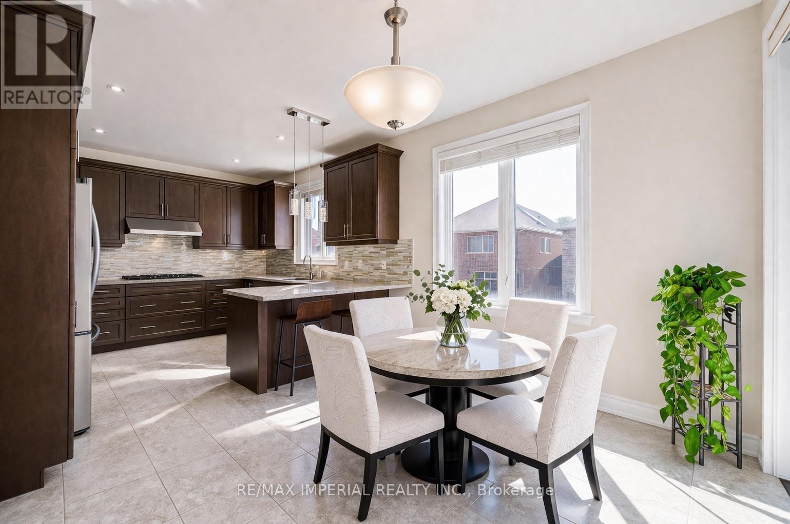 28 MANCINI CRESCENT, Richmond Hill (Jefferson), Ontario, L4E0T1 — Photo 12