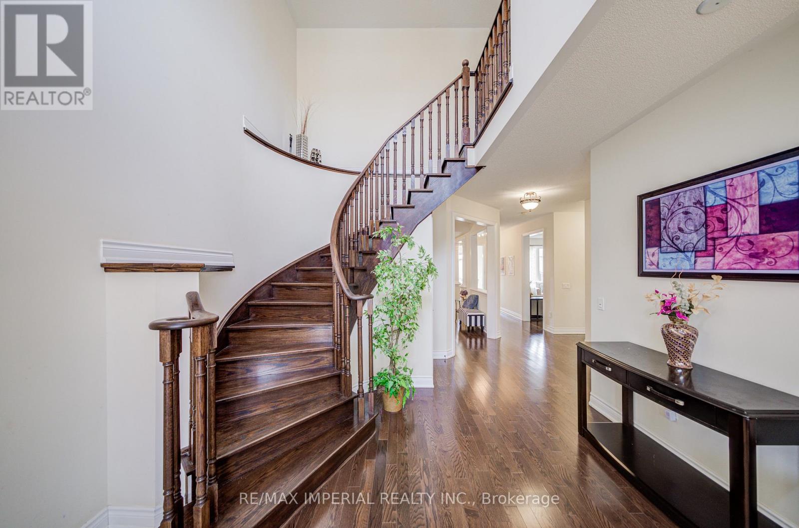 28 MANCINI CRESCENT, Richmond Hill (Jefferson), Ontario, L4E0T1 — Photo 2