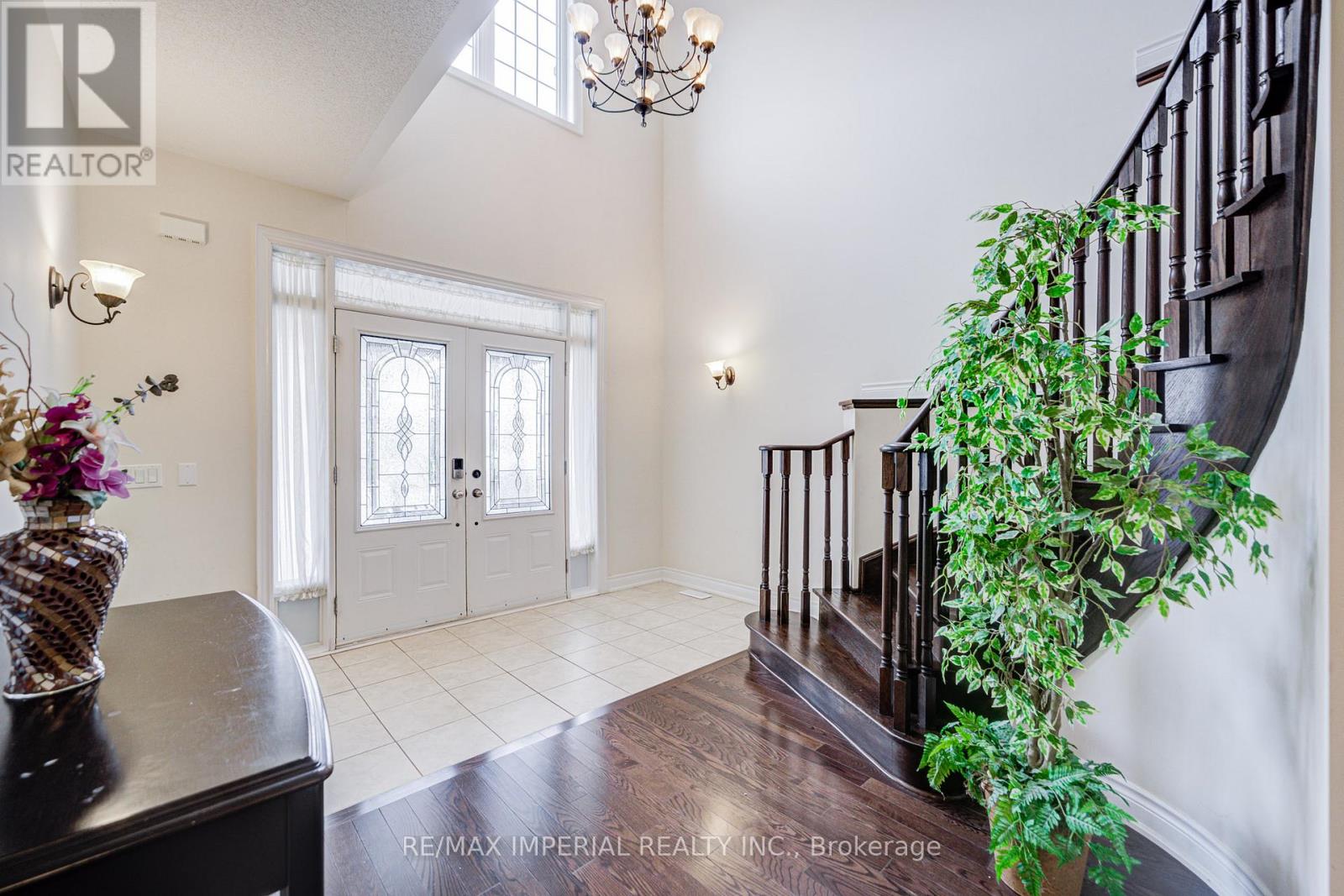 28 MANCINI CRESCENT, Richmond Hill (Jefferson), Ontario, L4E0T1 — Photo 3