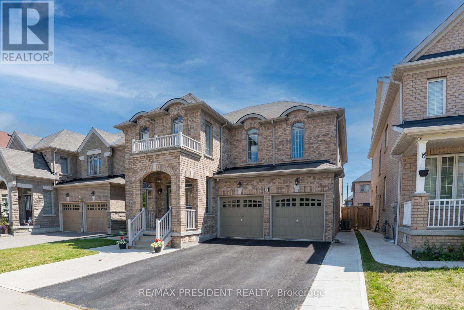 7 WELLPARK WAY, Brampton (Bram East), Ontario, L6P3Z6 — Photo 2