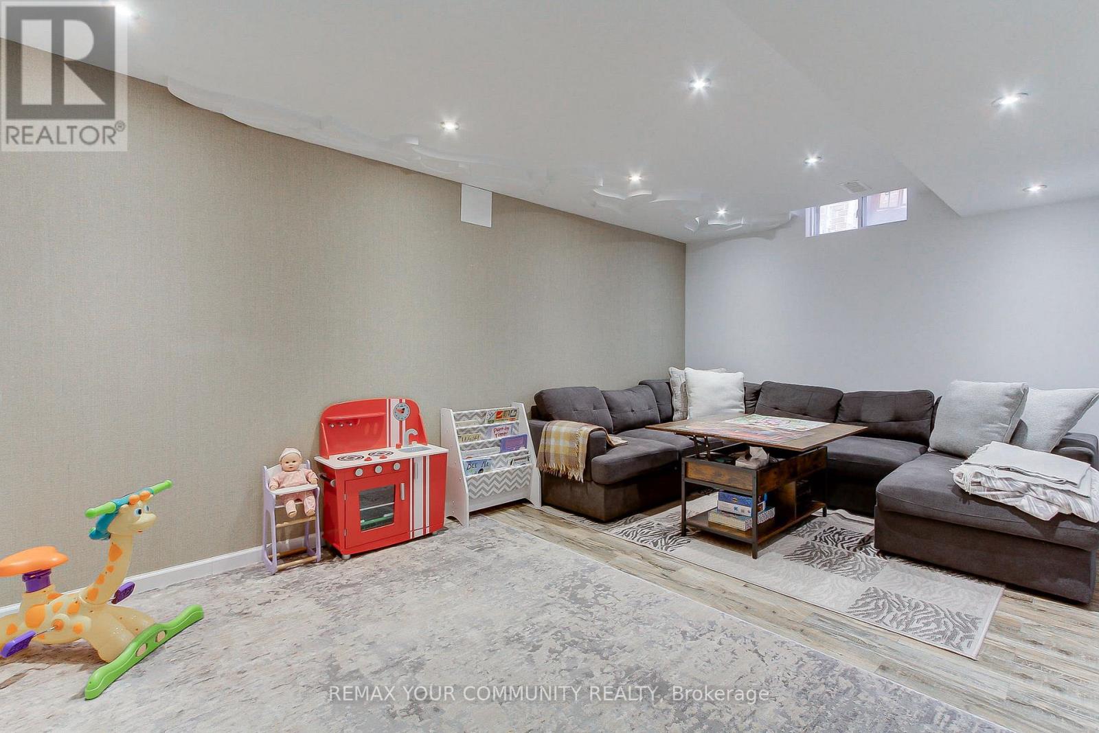 45 HARMONY ROAD, Vaughan (Patterson), Ontario, L4K5G5 — Photo 4