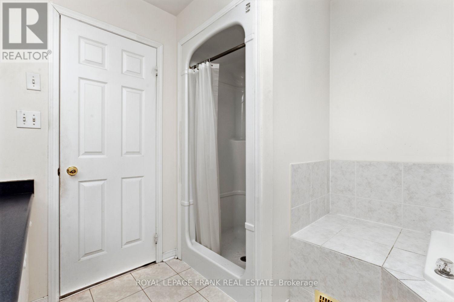 31 GABRIELLE CRESCENT, Whitby (Rolling Acres), Ontario, L1R3M6 — Photo 7