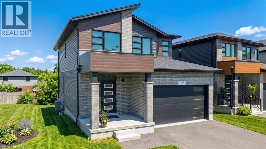 40 MOON Crescent, Cambridge, Ontario, N1S0C4 — Photo 2