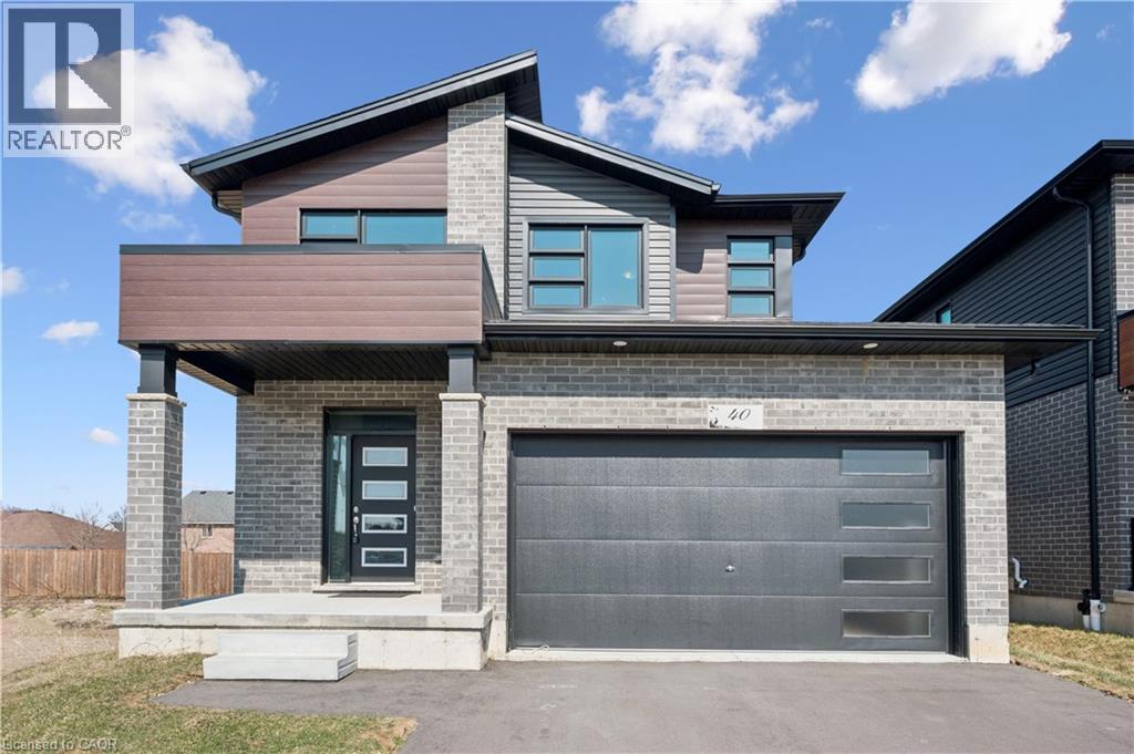 40 MOON Crescent, Cambridge, Ontario, N1S0C4 — Photo 3