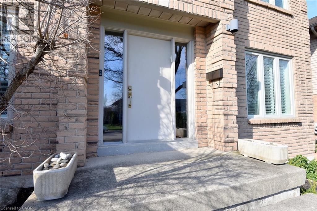 87 JEROME PARK Drive, Dundas, Ontario, L9H6R8 — Photo 4