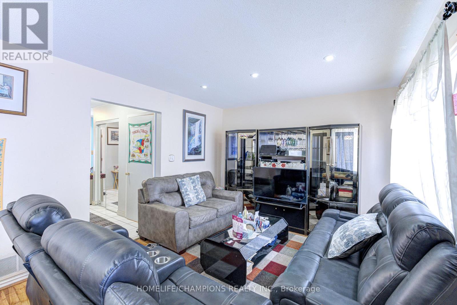 38 DUNSFOLD DRIVE, Toronto (Malvern), Ontario, M1B1T6 — Photo 8