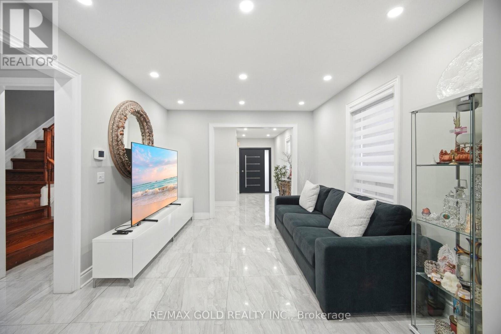 16 FLOWER TRAIL, Brampton (Bram East), Ontario, L6P1P1 — Photo 3