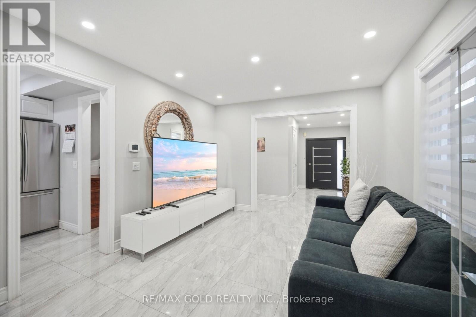 16 FLOWER TRAIL, Brampton (Bram East), Ontario, L6P1P1 — Photo 4