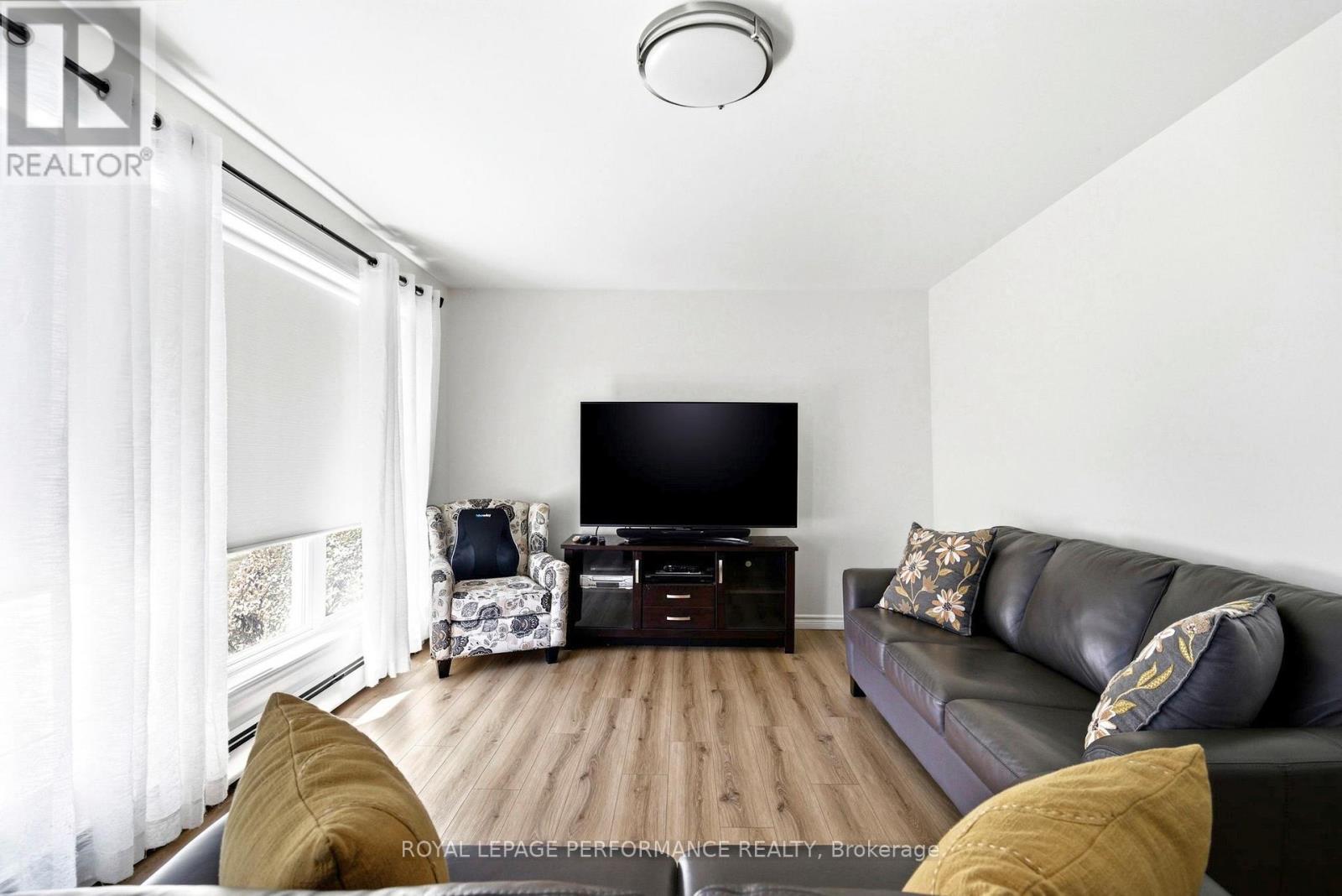 216 DANIS AVENUE, Cornwall, Ontario, K6H5E7 — Photo 8