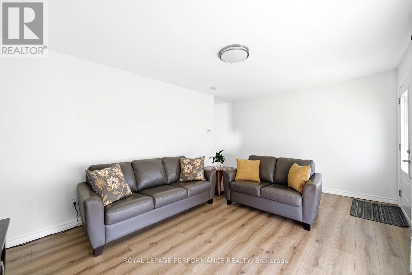 216 DANIS AVENUE, Cornwall, Ontario, K6H5E7 — Photo 9