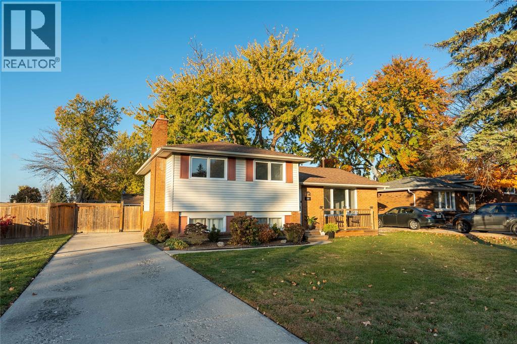 304 BRENTWOOD CRESCENT, St Clair, Ontario, N0N1G0 — Photo 2