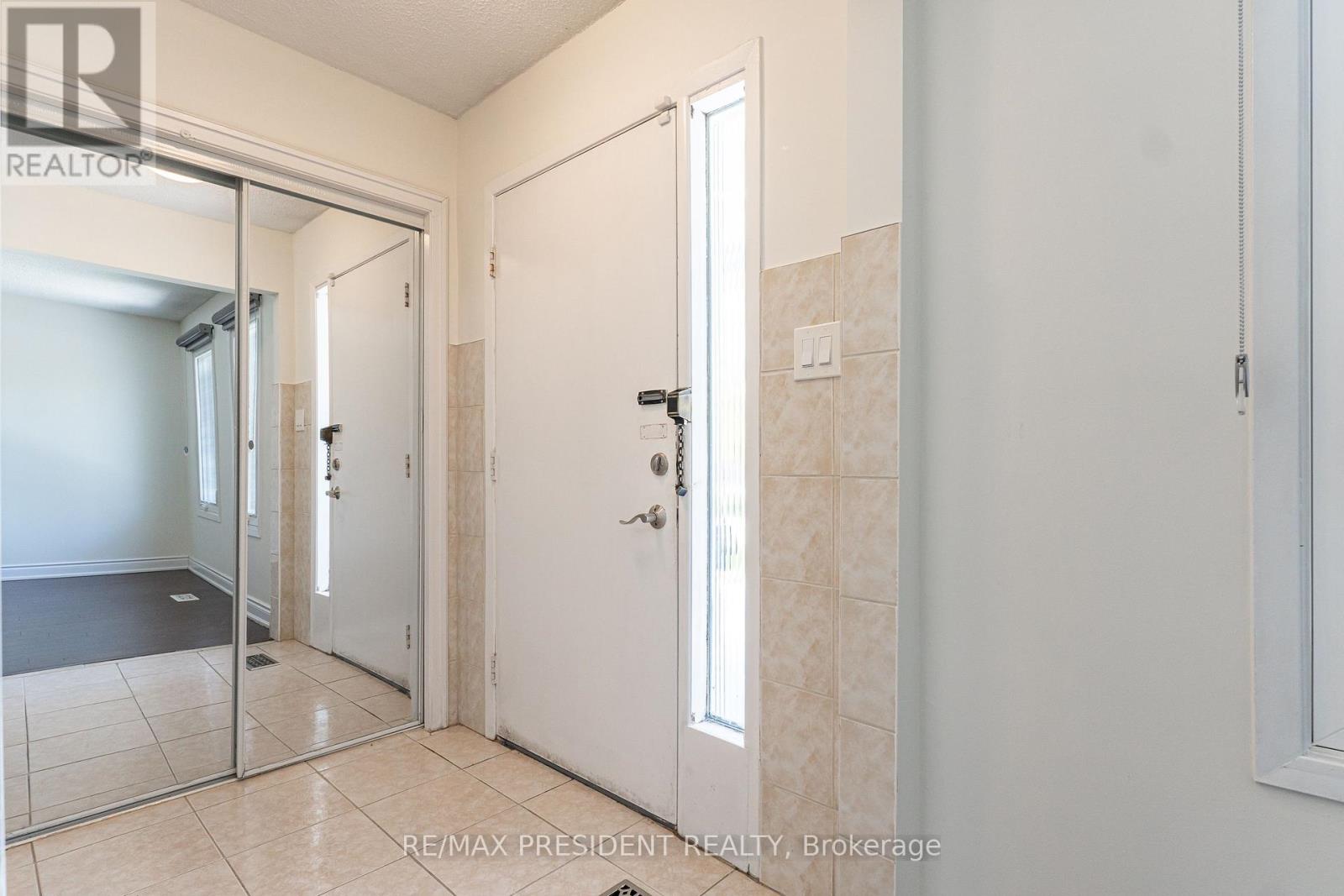 (UPPER) - 17 MANITOU CRESCENT, Brampton (Central Park), Ontario, L6S2Z6 — Photo 3
