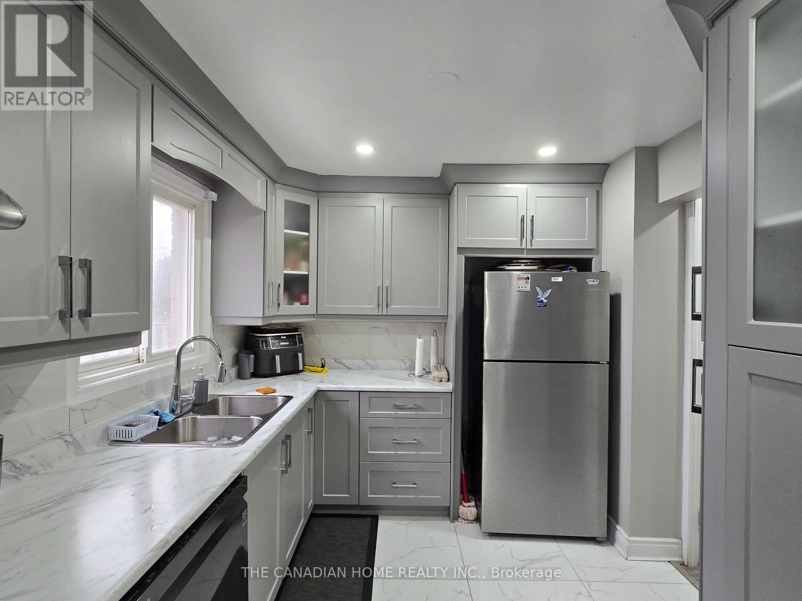 12 NORMA CRESCENT, Brampton (Westgate), Ontario, L6S4H2 — Photo 8