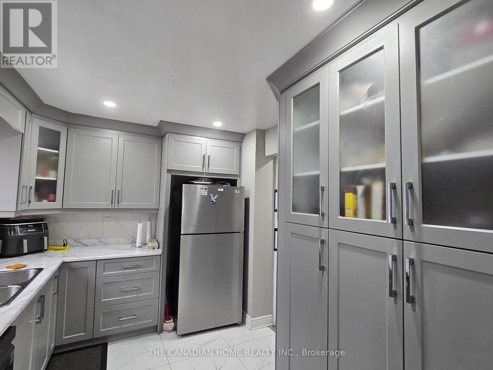 12 NORMA CRESCENT, Brampton (Westgate), Ontario, L6S4H2 — Photo 9