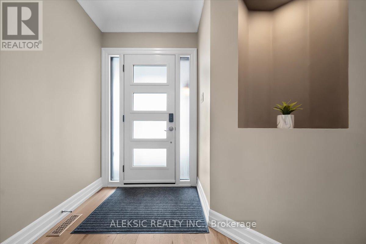 33 HILLPATH CRESCENT, Brampton (Snelgrove), Ontario, L6Z4T7 — Photo 3