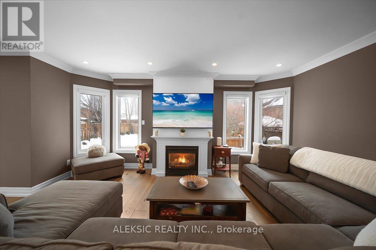 33 HILLPATH CRESCENT, Brampton (Snelgrove), Ontario, L6Z4T7 — Photo 7