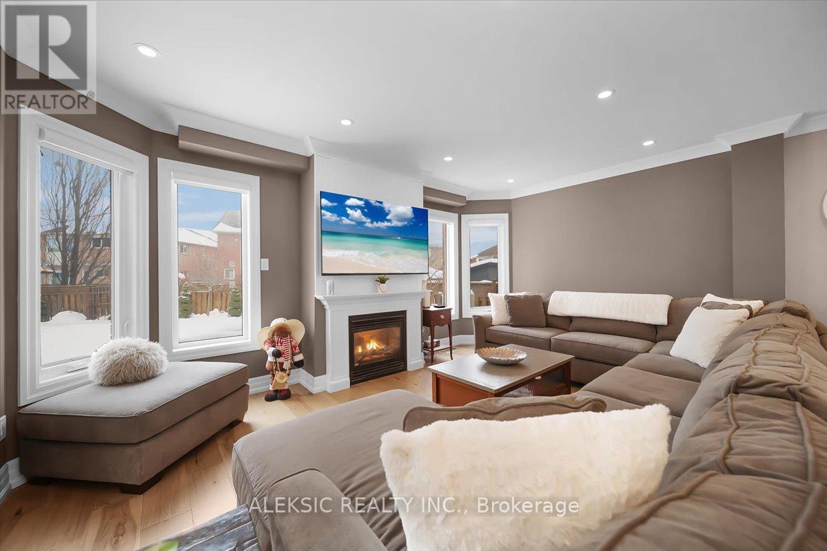 33 HILLPATH CRESCENT, Brampton (Snelgrove), Ontario, L6Z4T7 — Photo 8