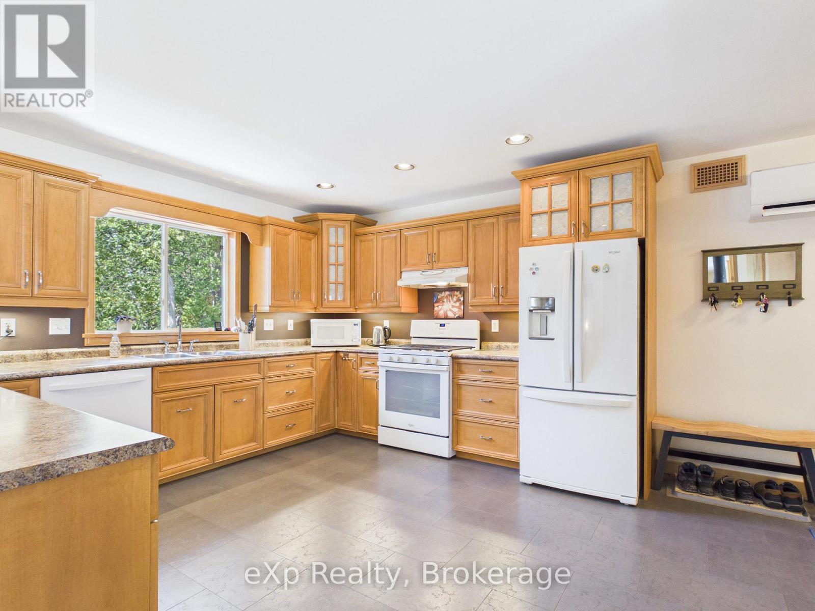 303709 SOUTH LINE, West Grey, Ontario, N0C1K0 — Photo 11