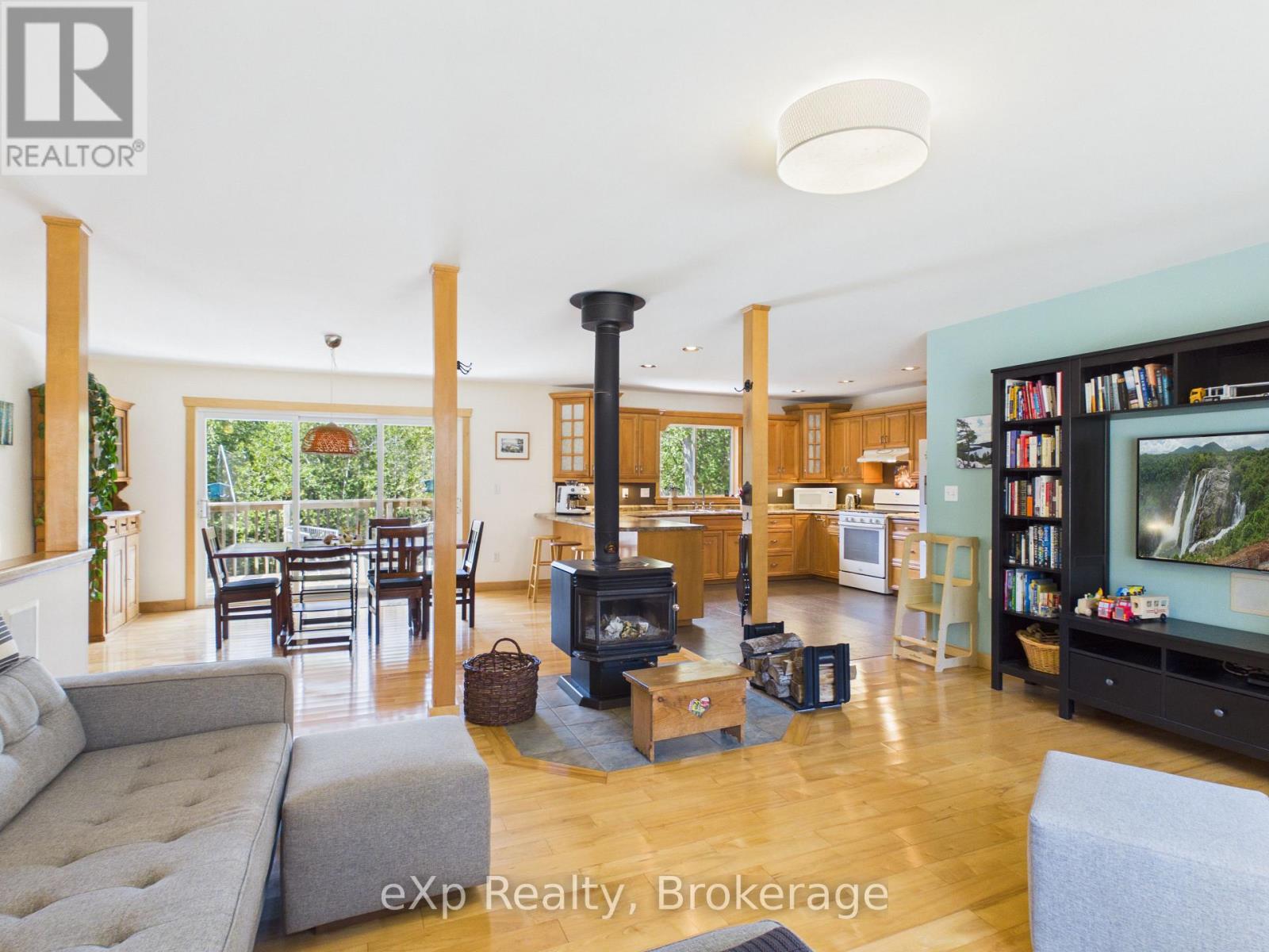 303709 SOUTH LINE, West Grey, Ontario, N0C1K0 — Photo 13