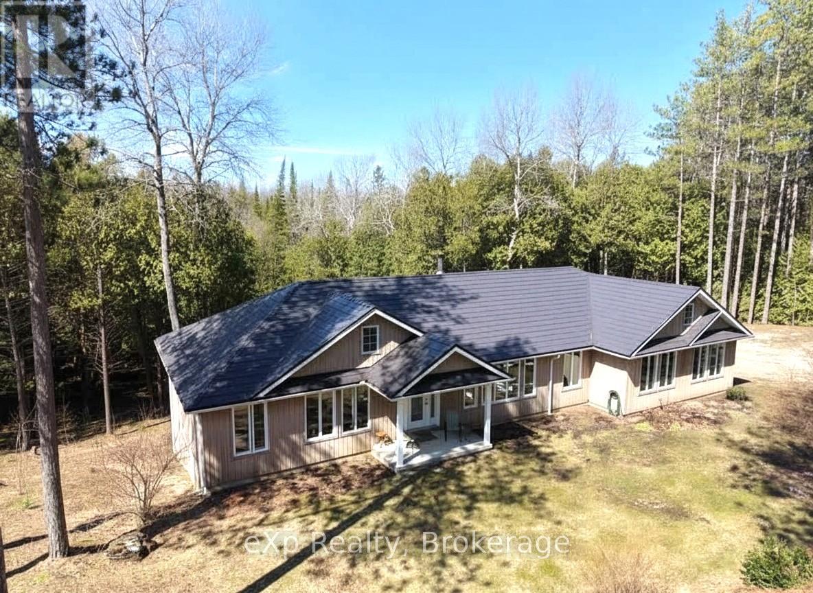 303709 SOUTH LINE, West Grey, Ontario, N0C1K0 — Photo 2