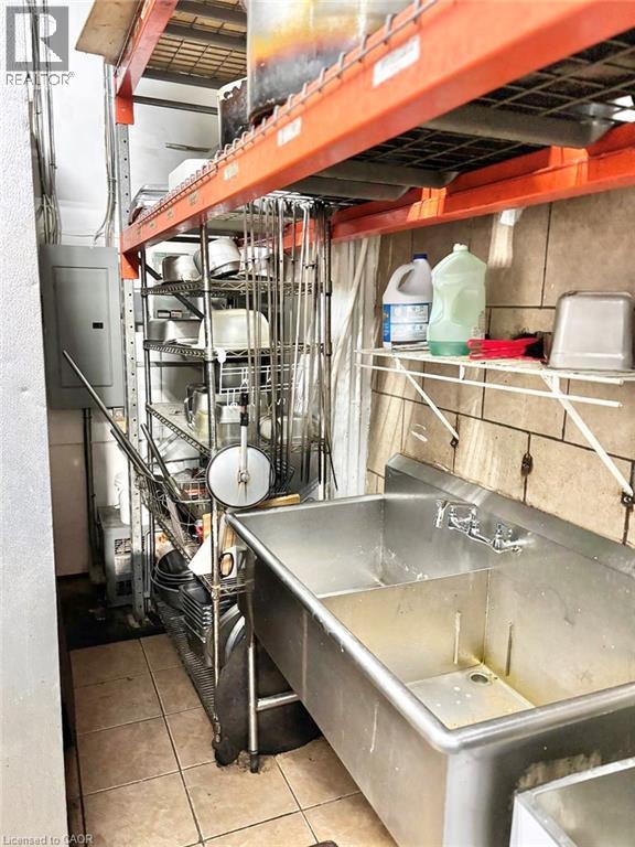 500 CAN-AMERA Parkway Unit# J, Cambridge, Ontario, N1T2H2 — Photo 5