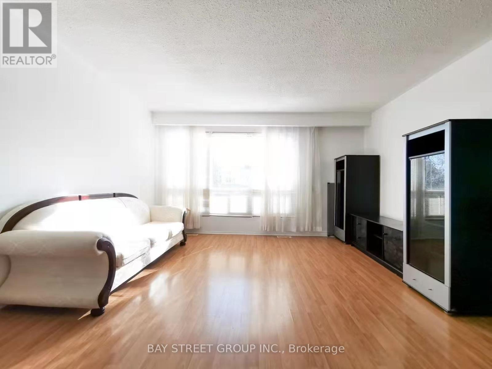 UPPER - 97 MICMAC CRESCENT, Toronto (Pleasant View), Ontario, M2H2K1 — Photo 2