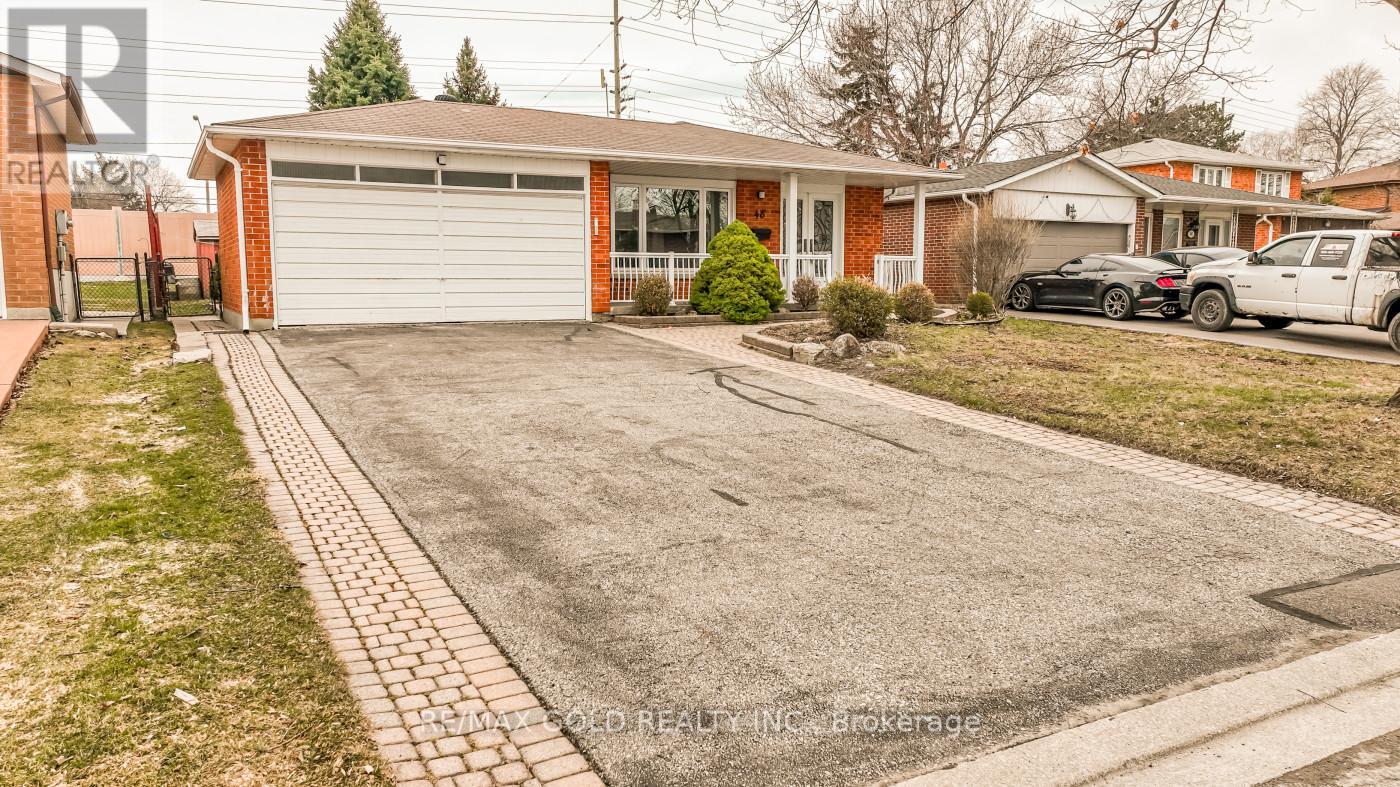 48 MALCOLM CRESCENT, Brampton (Central Park), Ontario, L6S3C8 — Photo 2