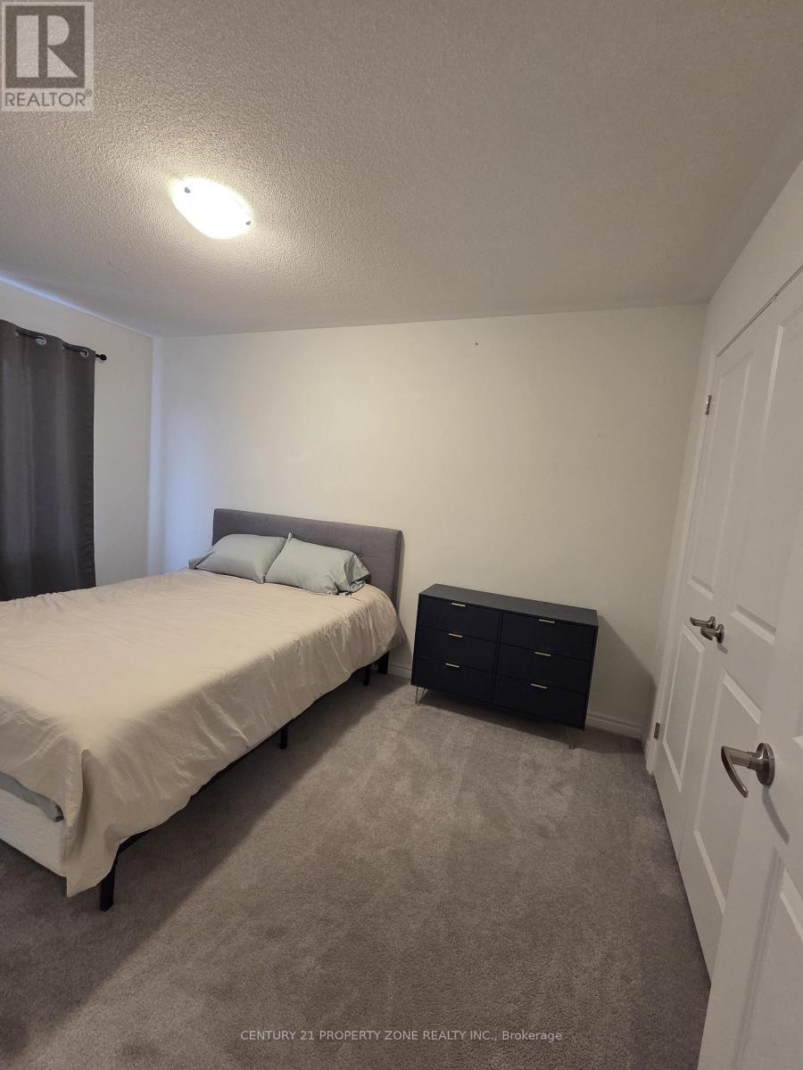 258 OKANAGAN PATH, Oshawa (Donevan), Ontario, L1H0A7 — Photo 3