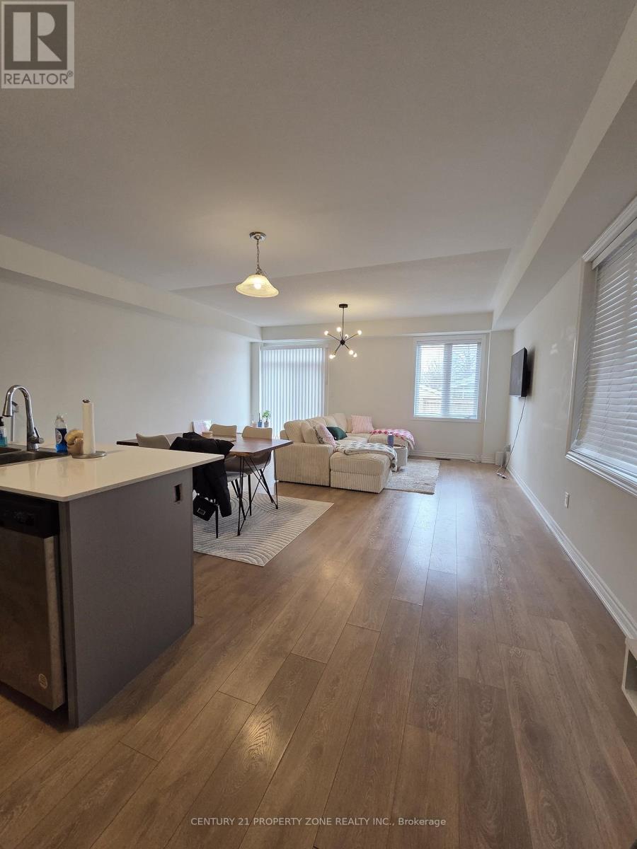 258 OKANAGAN PATH, Oshawa (Donevan), Ontario, L1H0A7 — Photo 4