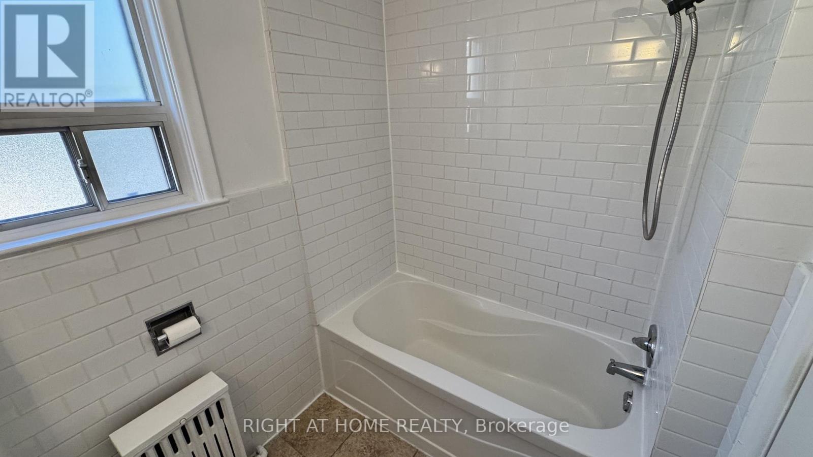 UNIT 4 - 139 ROYAL YORK ROAD, Toronto (Mimico), Ontario, M8V2T9 — Photo 11