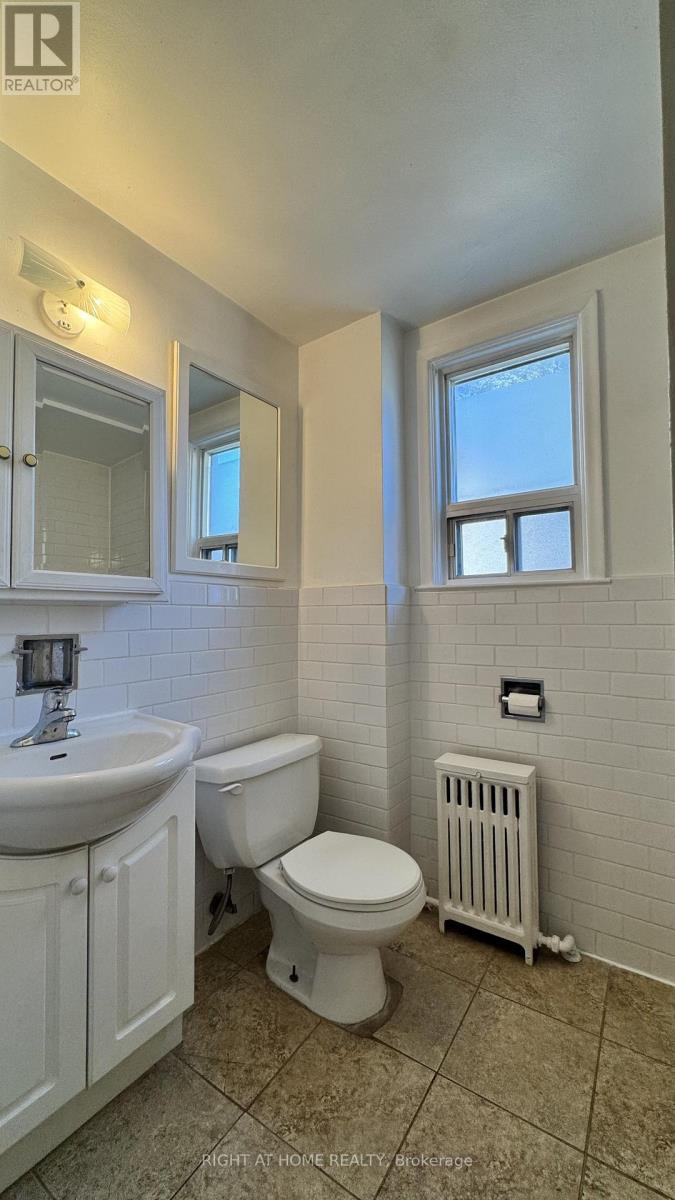 UNIT 4 - 139 ROYAL YORK ROAD, Toronto (Mimico), Ontario, M8V2T9 — Photo 2