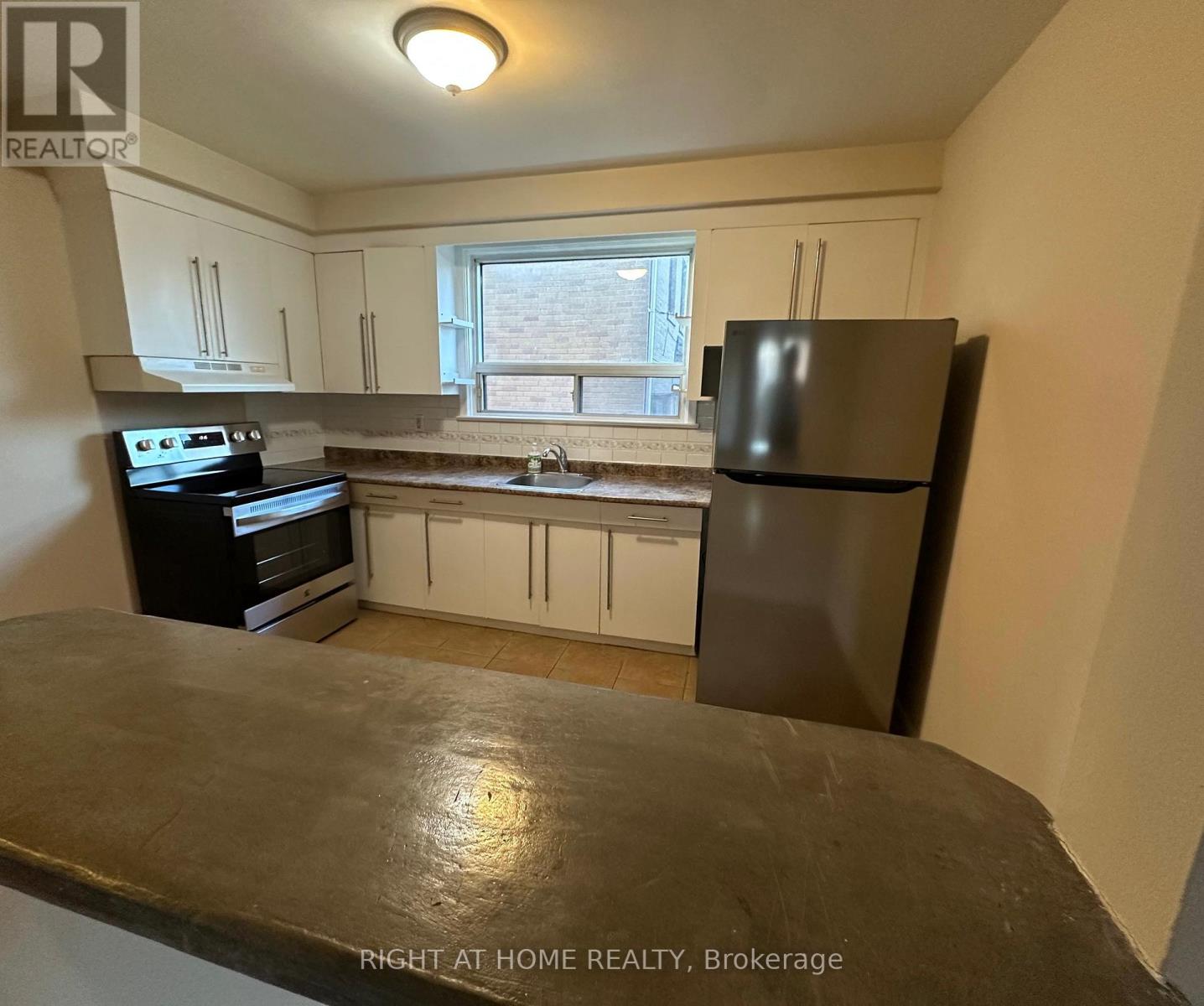 UNIT 4 - 139 ROYAL YORK ROAD, Toronto (Mimico), Ontario, M8V2T9 — Photo 3